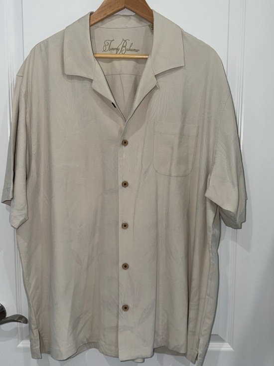 Tommy Bahama Other - Tommy Bahama Beige Short-Sleeve Camp Button-Down Shirt floral print size XLarge